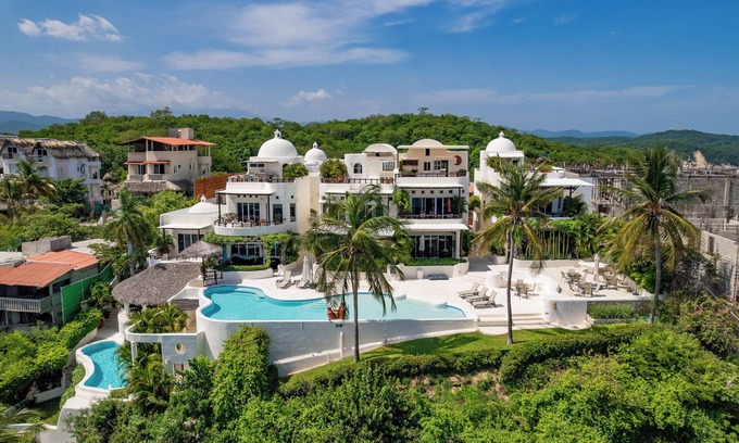 Playa Chahué Villa | Asequible cuatro dormitorios con vistas interminables, piscina privada + Paseo a la ciudad