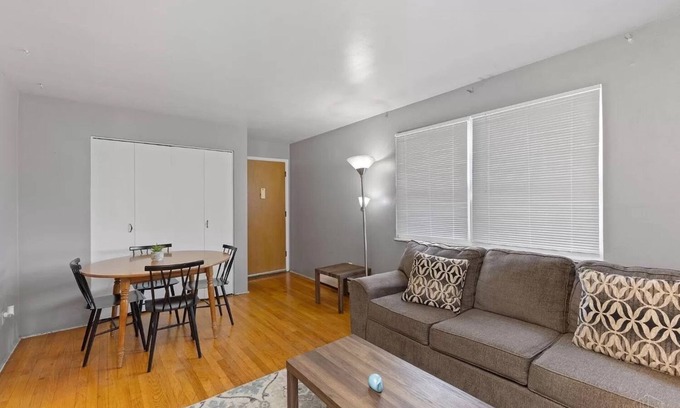 Finneytown Apartamento | Renovated, Private Apt 15 mins from Cincy! pet friendly, long-term&short-term