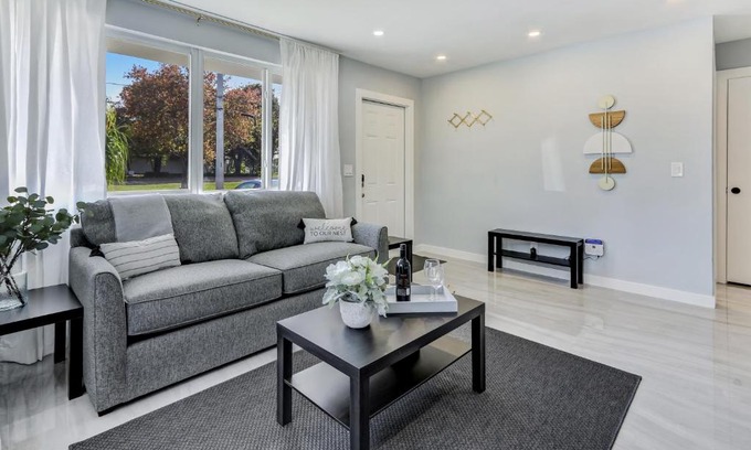Hallandale Beach Casa | Renovated professional design, grill lake view!