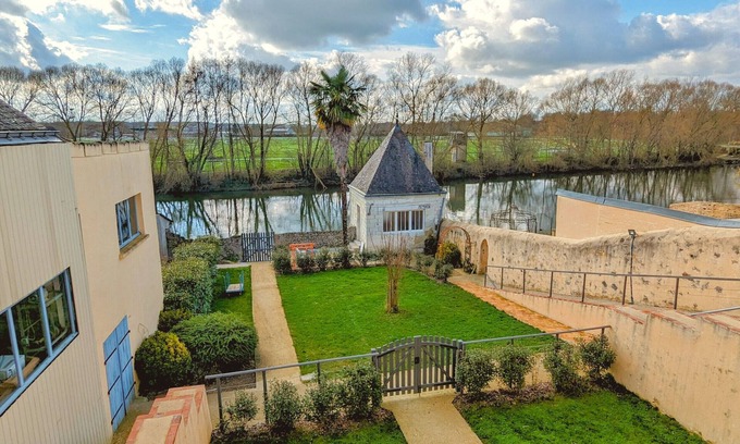 Sable-sur-Sarthe Cabaña | Casa restaurada para 6, junto al río, cerca del centro, aparcamiento y wifi
