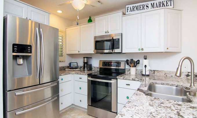 Wesley Chapel Condominio | Renovated Saddlebrook 1st Floor 2bd/2ba Condo w/Golf & Water Views