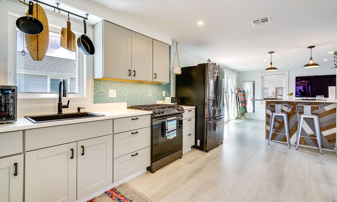 South Seaside Park Cabaña | Renovated Seaside Park Cottage: Steps to Beach!