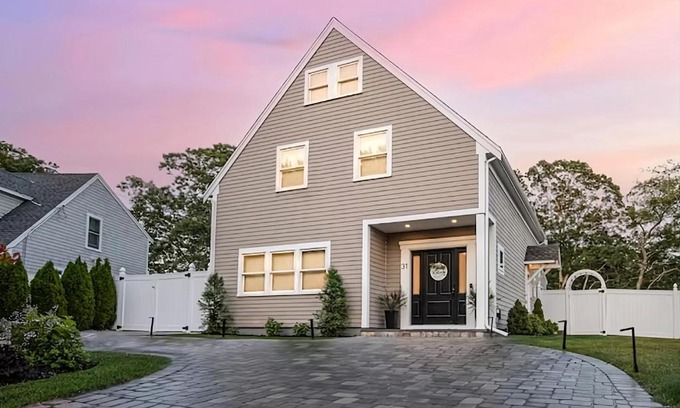 Hyannis Casa | Renovated & Sophisticated Home Near Beach & Shops!