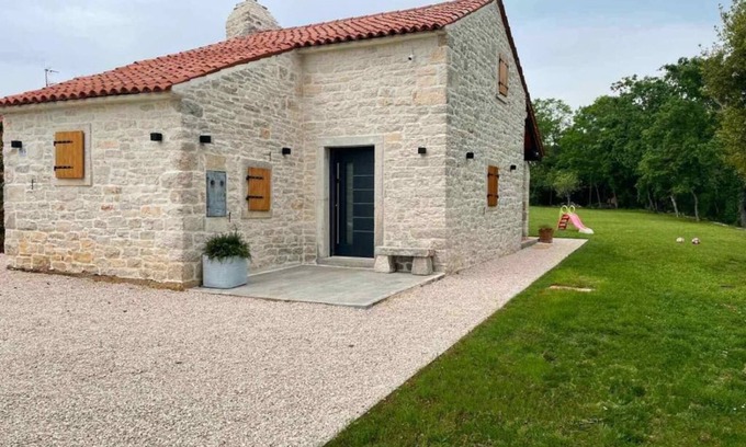Fiorini Casa | Renovated stone cottage with a pool and a large garden, relaxing getaway.