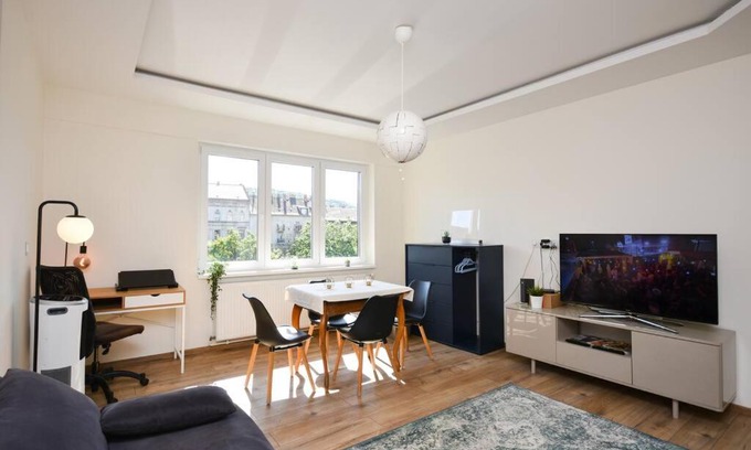 Castle Hill Apartamento | Renovated Stylish Flat at the Castle&Metro