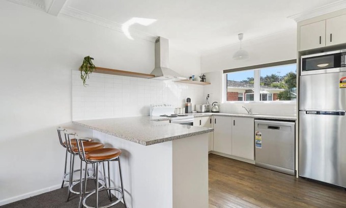 Takapuna Apartamento | Renovated Takapuna 2BR Apt l Parking l Skytower