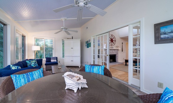 Tarpon Pond Casa | Renovado Tarpon Pond Cottage! Sunroom! Vistas Fairway! Tarjetas de aparcamiento gratuito!