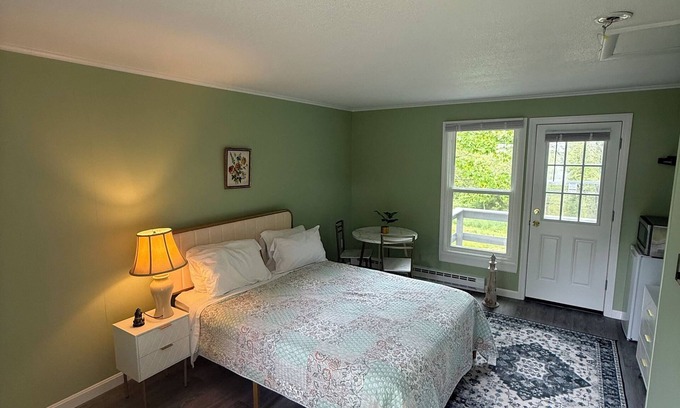 Boothbay Cabina | Renovated The Driftwood Cabin at White Anchor Inn
