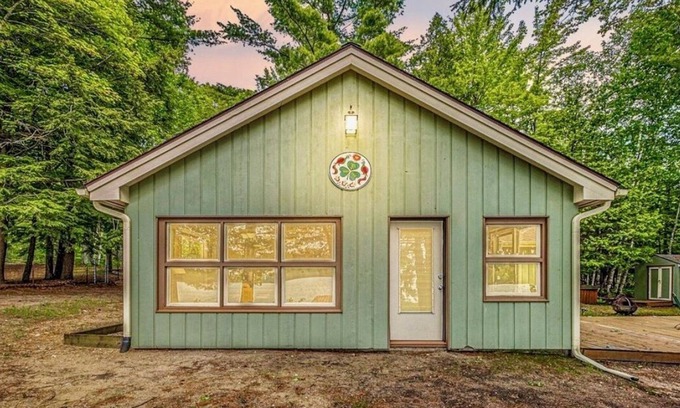 Traverse City Cabaña | Renovated Traverse City Lake House with Private Frontage & Sunset Views, Kayaks