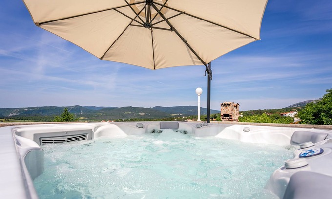Sveti Martin Villa | Renovated villa, JACUZZI with panoramic view, pool, fully fenced yard, wi-fee.