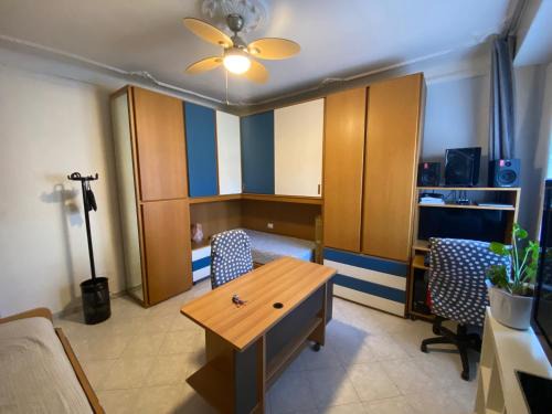 Turro Apartamento | Renovated with two single beds