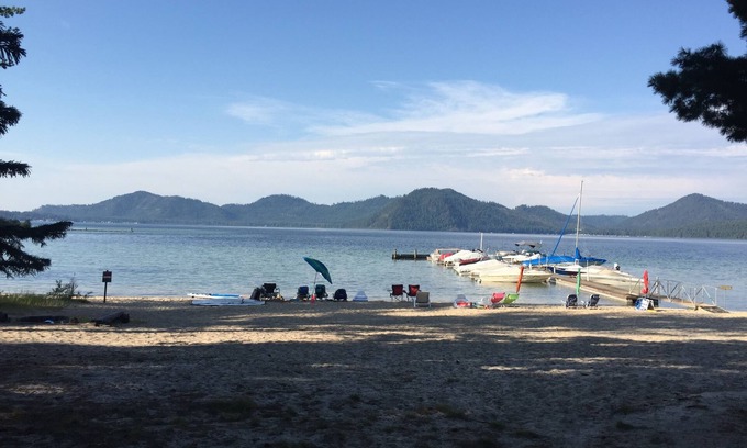 Coolin Casa | Rent a Local Artist's studio home on Steamboat Bay on Beautiful Priest Lake, ID