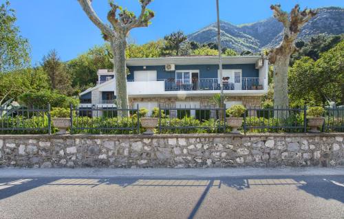 Prcanj Villa | Rent a Vacation House in Kotor Bay