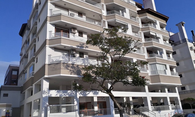 Jurere Internacional Apartamento | Alquiler - en forma. Jurerê - cerca de la playa y al lado de compras abierto