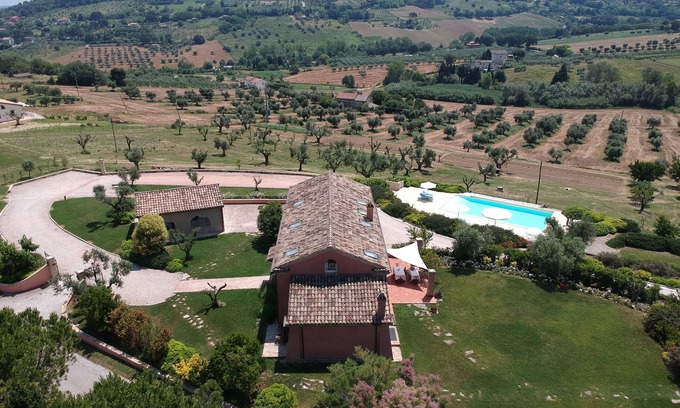 Civitanova Marche Villa | Rent exclusive Villa Nontiscordar with pool in Marche