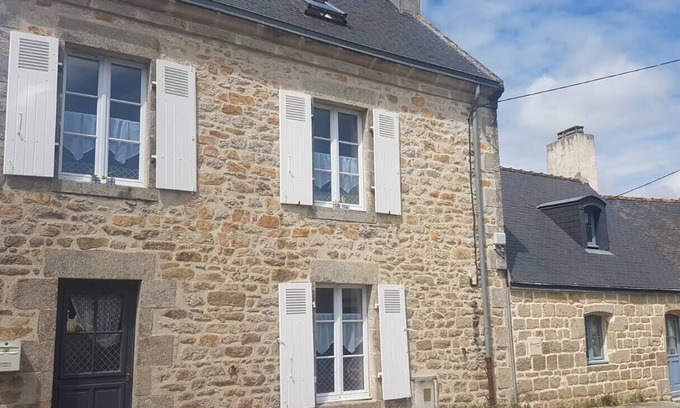 Pont-l'Abbe Casa | Rent historic house - courtyard - sleeps 5 - Pont-L'Abbé Capital Pays Bigouden