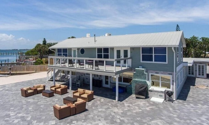 Orlando Beach Apartamento | Rent This Resort - Gated Private Waterfront Space