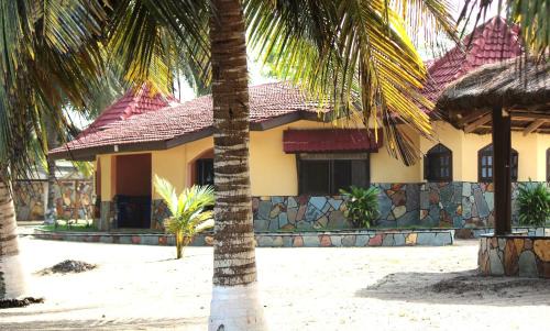Ampenyi Casa | Rent your own private beach bungalow