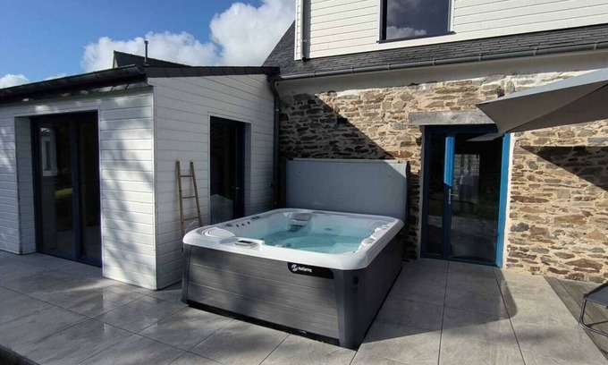 Saint-Segal Casa | Rental Gîte 6 persons with SPA/Jacuzzi