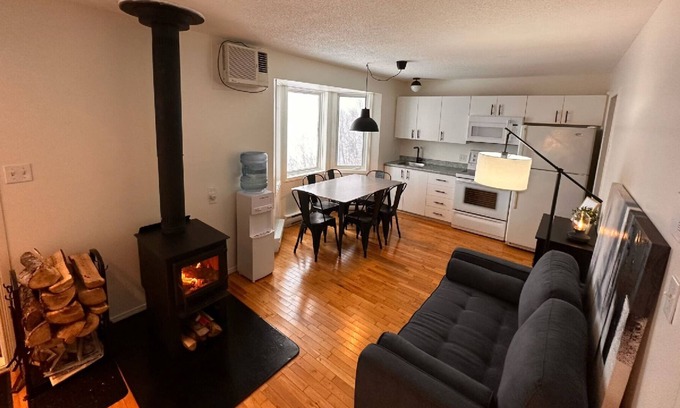 Bouchette Casa | Rental of renovated cottages facing the lake with a magnificent terrace