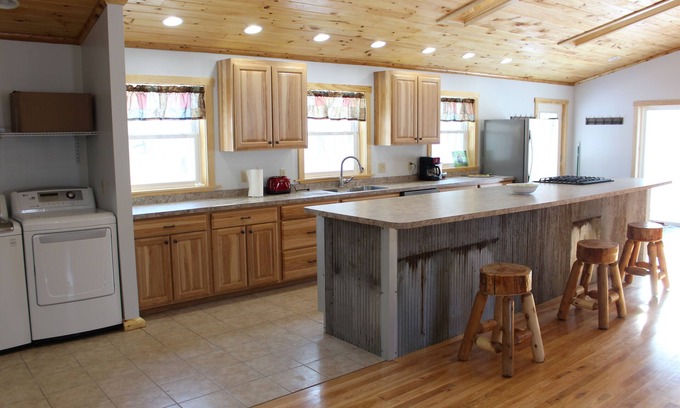Forestville Casa | Alquiler perfecto para los entusiastas del aire libre o simplemente una escapada privada y tranquila
