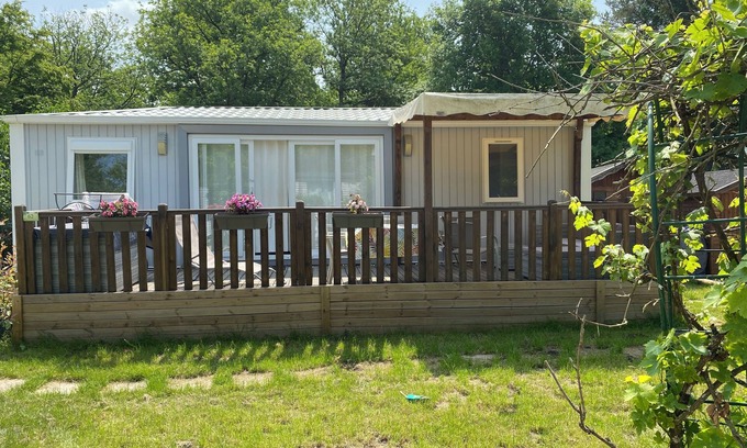Nibelle Casa | Rented 2-bedroom mobile home Heated indoor pool, tennis court, children's playground, wooded area
