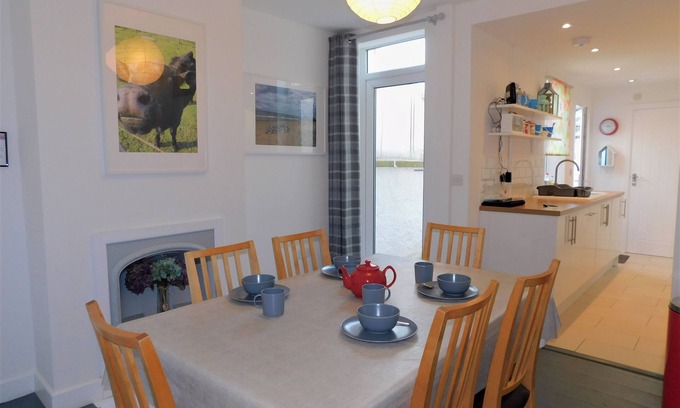 West Runton Cabaña | Repton Cottage - una casa de campo que tiene capacidad para 5 personas en 2 habitaciones
