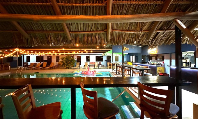 Jacó Hotel | Republik Hotel, Bistro and Disco on Site