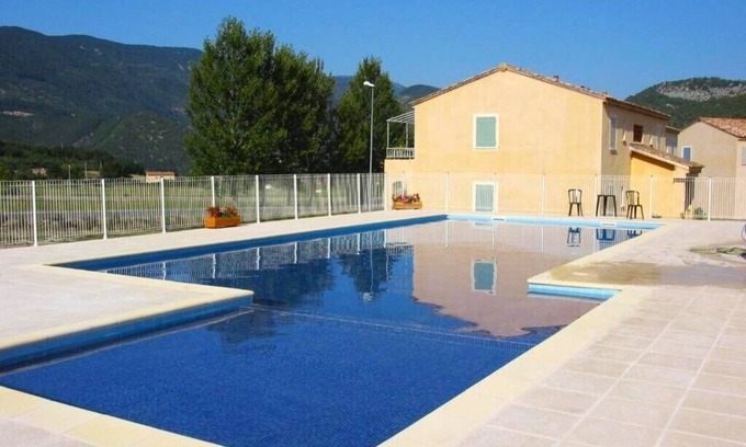 Montbrun-les-Bains Apartamento | Res. Hameau des Sources with swimming pool - 2 bedroom apartment for 4/6 people