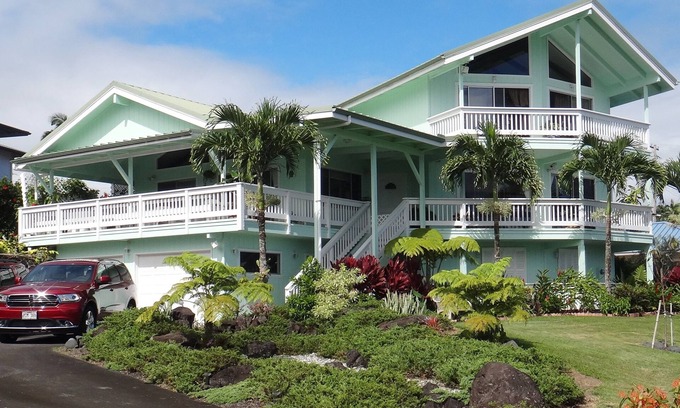 Hilo Casa | Reservations resumed Quiet hilltop location overlooking Hilo Bay.