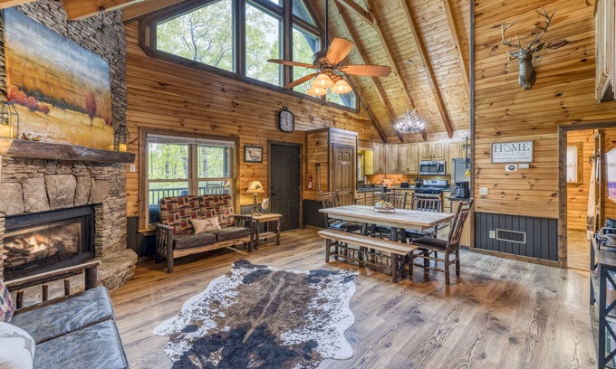 Blue Ridge Cabina | Reserve your Getaway at The Rustic Retreat-3 private acres!