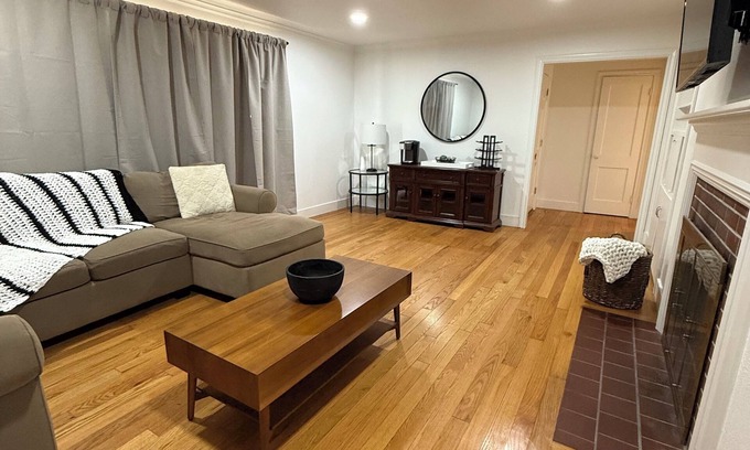 Stockton Casa | Reset, Relax, and enjoy Stockton! Located Near The University of Pacific!