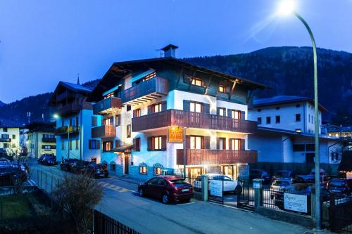 Pinzolo Apartamento | Residence Alpen Casavacanze
