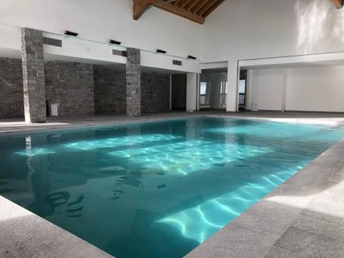Les Claux Apartamento | residence avec piscine ,chalet des rennes