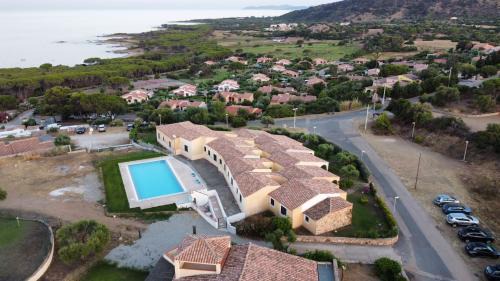 Baia Sant'Anna Apartamento | residence baia sant anna con piscina