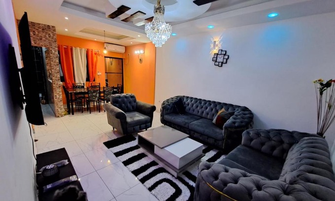 Douala Apartamento | Residence GermanoTech Logbessou appartement meublé 2ch,1salon eau chaude,Wifi,parking,virgile,menagere,canalsat