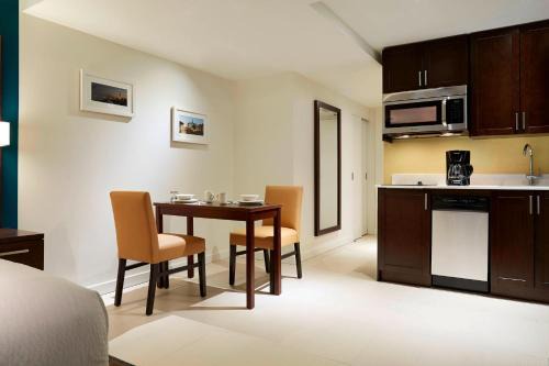 Downtown Montreal Hotel | Residence Inn by Marriott Montréal Downtown