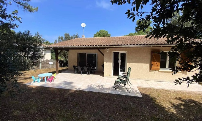 Soulac-sur-Mer Villa | Residence La Grande Combe - 149 - Elegant tastefully renovated house and green park