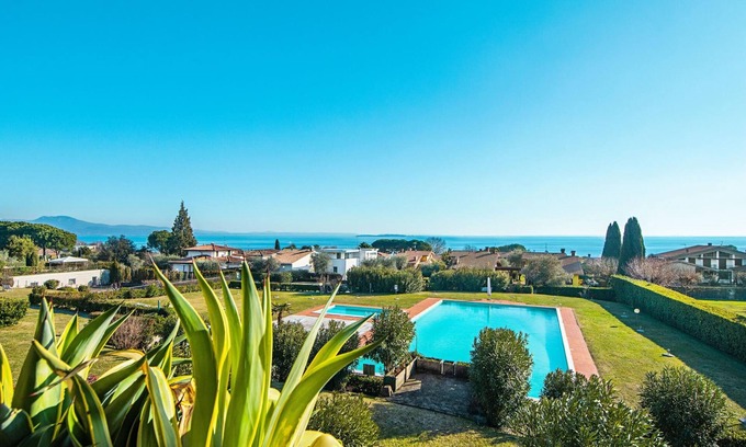 Moniga del Garda Apartamento | Residence Moniga Porto 1 08 Apartment by Wonderful Italy