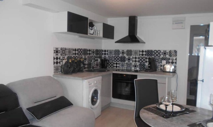 Chateauroux Apartamento | Residence Valissou - Black and white apartment decoration