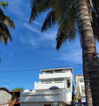 Los Pinos Apartamento | Residencia Madona del Mar - Casa Frente al Mar con Piscina