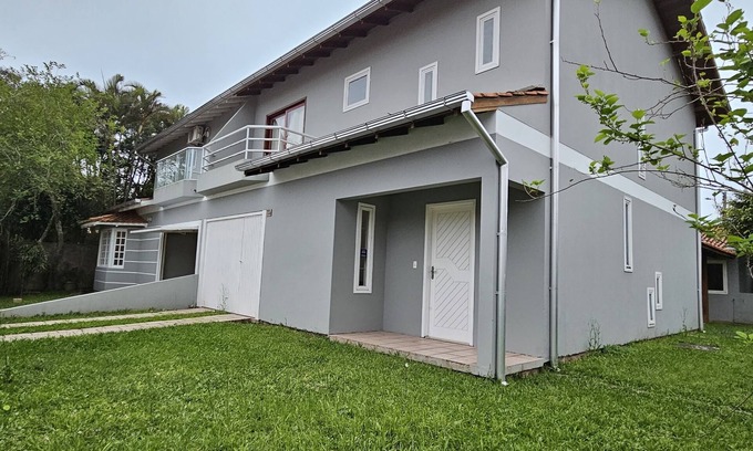 Barra da Lagoa Casa | Residencial Beira Mar , casa aconchegante e ampla a 20 metros da praia