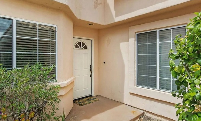Stevenson Ranch Casa | Residential Retreat near Magic Mountain, Pet-Friendly