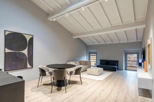 Brescia Antica Apartamento | Residenza 56 - Brescia City - by HOST4U