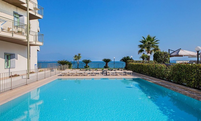 Desenzano del Garda Apartamento | Residenza Miralago With Pool - Two-bedroom Apartment With Lake View