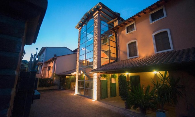 Lidarno Cama Y Desayuno | Residenze L'Uncinaia Holiday House