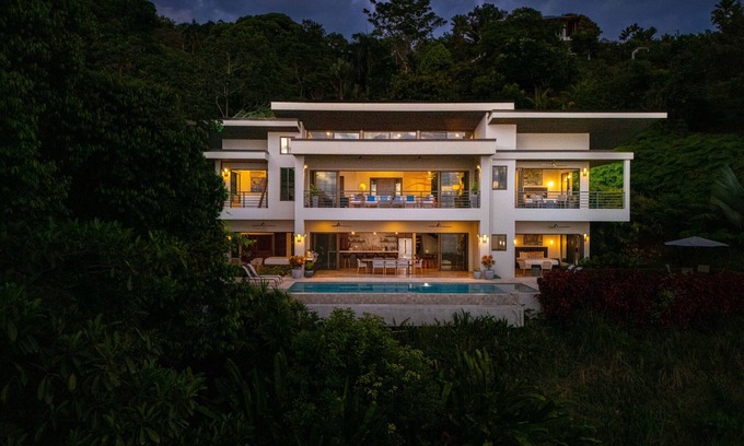 Uvita Villa | RESOL: Vila de luxo isolada com vista para o mar na selva