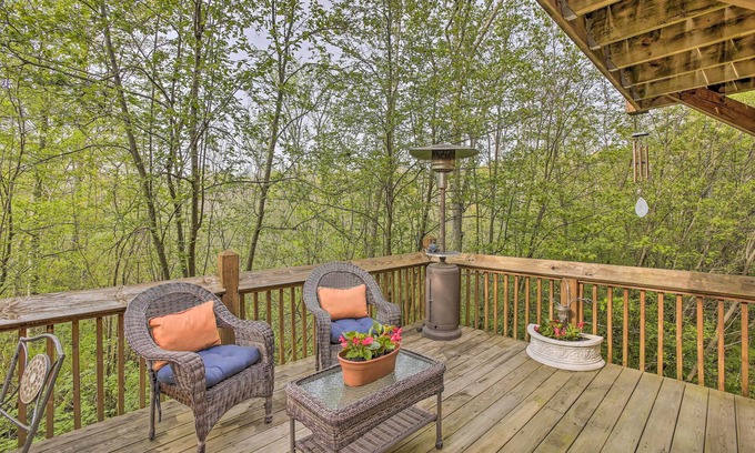 Oceana County Cabina | Resort Cabin w/ Fire Pit: Golf, Hike and Play!