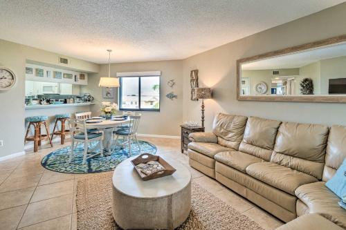Bradenton Beach Apartamento | Resort Condo with Beach Access on Anna Maria Island!