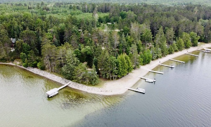 LaPorte Complejo | Resort for family reunions, weddings, and more. Pristine lake. Sleeps 68 people